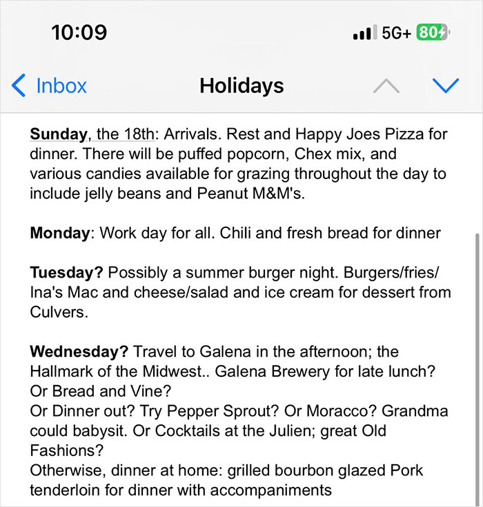 Guy Shares Mom’s Intricately Detailed “Home For The Holidays” Email, Goes Viral With 143K Likes