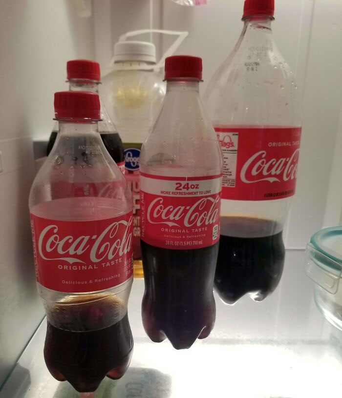Mi prometido se niega a terminar una botella de Coca-Cola antes de abrir otra