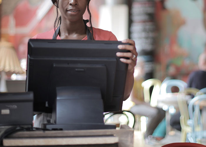Manager Tells Waitress To Leave The New Girl Alone Or She'll Lose Her Tips While She Just Sits On Their Phones, Regrets It When Things Get Out Of Hand Manager Tells Waitress To Leave The New Girl Alone Or She'll Lose Her Tips While She Just Sits On Their Phones, Regrets It When Things Get Out Of Hand