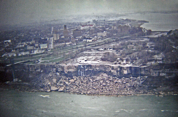 niagara_falls_without_water_1969_small-638e0d470854e.jpg