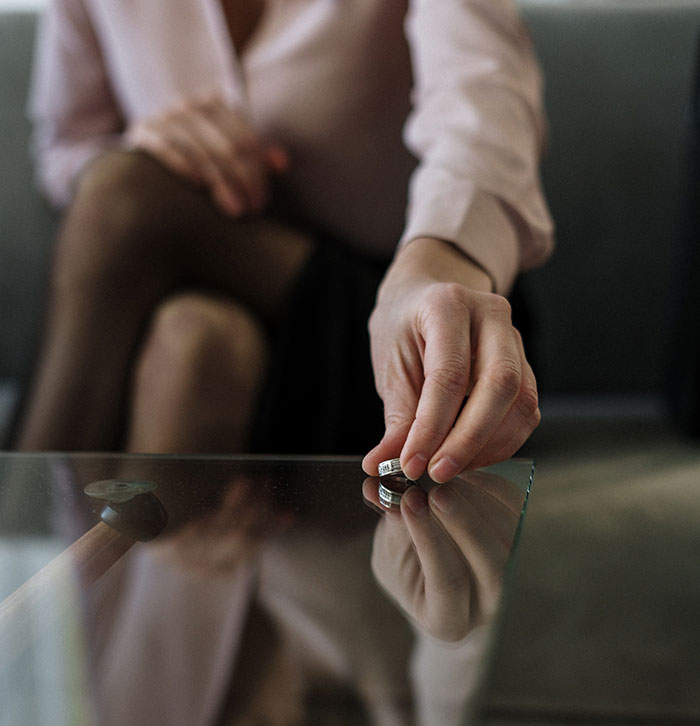 "Grandma Asked If I Was Pregnant": 30 People Open Up About What Ruined Their Christmas