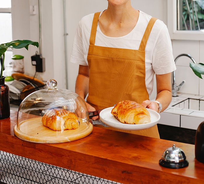 "Grandma Asked If I Was Pregnant": 30 People Open Up About What Ruined Their Christmas