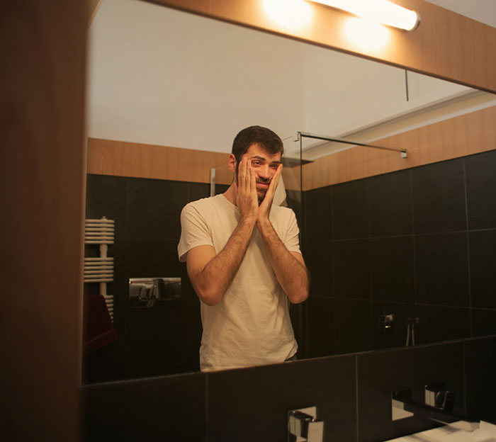 "Grandma Asked If I Was Pregnant": 30 People Open Up About What Ruined Their Christmas