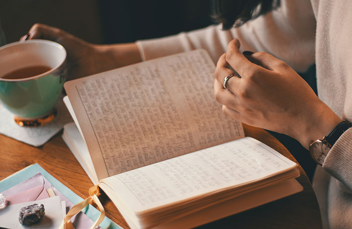 "Grandma Asked If I Was Pregnant": 30 People Open Up About What Ruined Their Christmas