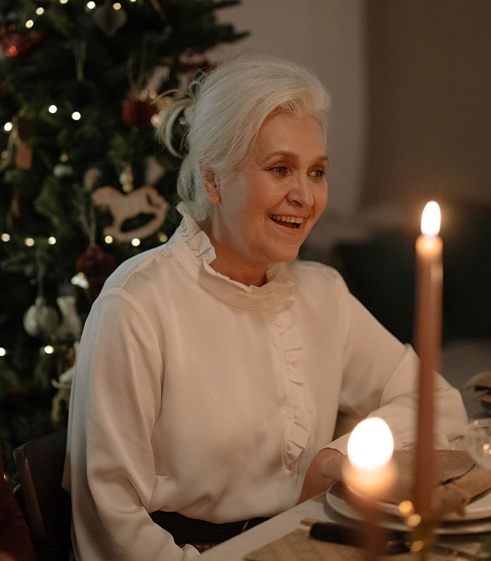 "Grandma Asked If I Was Pregnant": 30 People Open Up About What Ruined Their Christmas