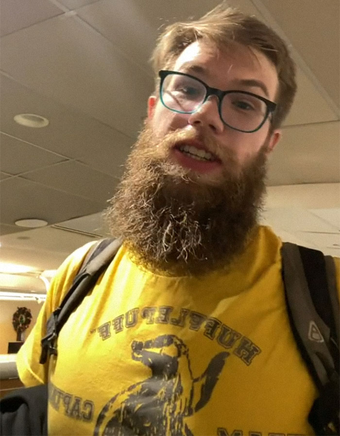 13 Random Strangers Rented A Van Together To Go On A Road Trip After Their Flight Got Canceled And Here's How It Went 13 Random Strangers Rented A Van Together To Go On A Road Trip After Their Flight Got Canceled And Here's How It Went