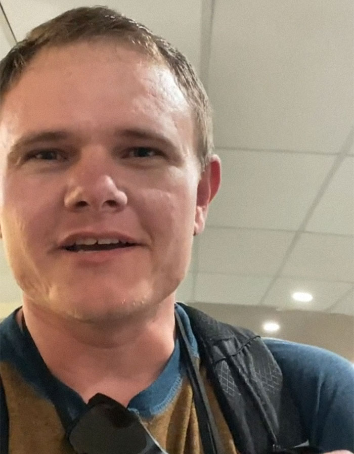 13 Random Strangers Rented A Van Together To Go On A Road Trip After Their Flight Got Canceled And Here's How It Went 13 Random Strangers Rented A Van Together To Go On A Road Trip After Their Flight Got Canceled And Here's How It Went