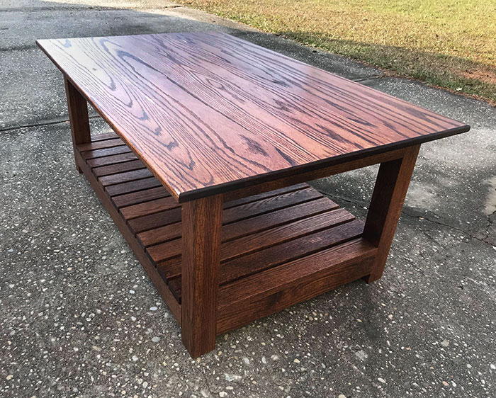Mi hijo de 14 años construyó esta mesa de centro para su hermana y su novio como regalo de Navidad