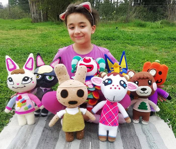 I Surprised My "Animal Crossing: New Horizons" Obsessed Niece With An Early Christmas Present. All Handmade By Me