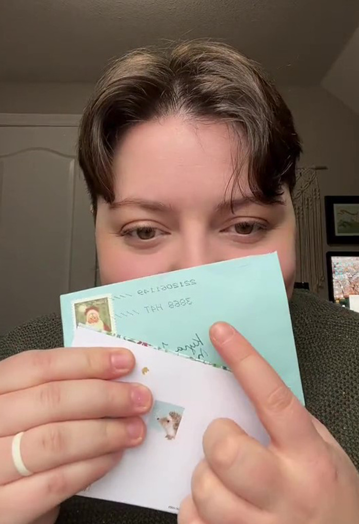 Parents Send A Christmas Card To Their Daughter After A Year Of Not Talking And Decide To Include A Hurtful Message Which Goes Viral With 2.6M Views Parents Send A Christmas Card To Their Daughter After A Year Of Not Talking And Decide To Include A Hurtful Message Which Goes Viral With 2.6M Views