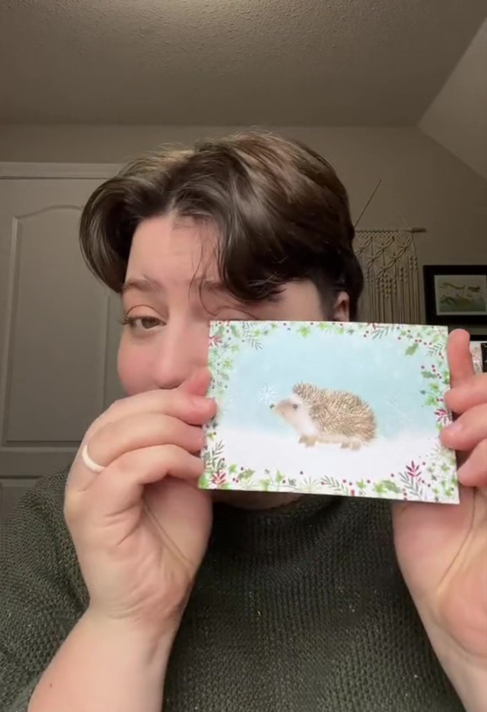 Parents Send A Christmas Card To Their Daughter After A Year Of Not Talking And Decide To Include A Hurtful Message Which Goes Viral With 2.6M Views