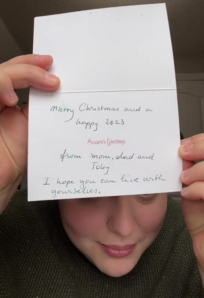 Parents Send A Christmas Card To Their Daughter After A Year Of Not Talking And Decide To Include A Hurtful Message Which Goes Viral With 2.6M Views Parents Send A Christmas Card To Their Daughter After A Year Of Not Talking And Decide To Include A Hurtful Message Which Goes Viral With 2.6M Views