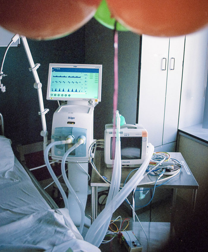 Dad Posts How He Had To Choose Work Over His Sick Baby In Hopes For Compassion And Support, Gets A Reality Check Instead Dad Posts How He Had To Choose Work Over His Sick Baby In Hopes For Compassion And Support, Gets A Reality Check Instead