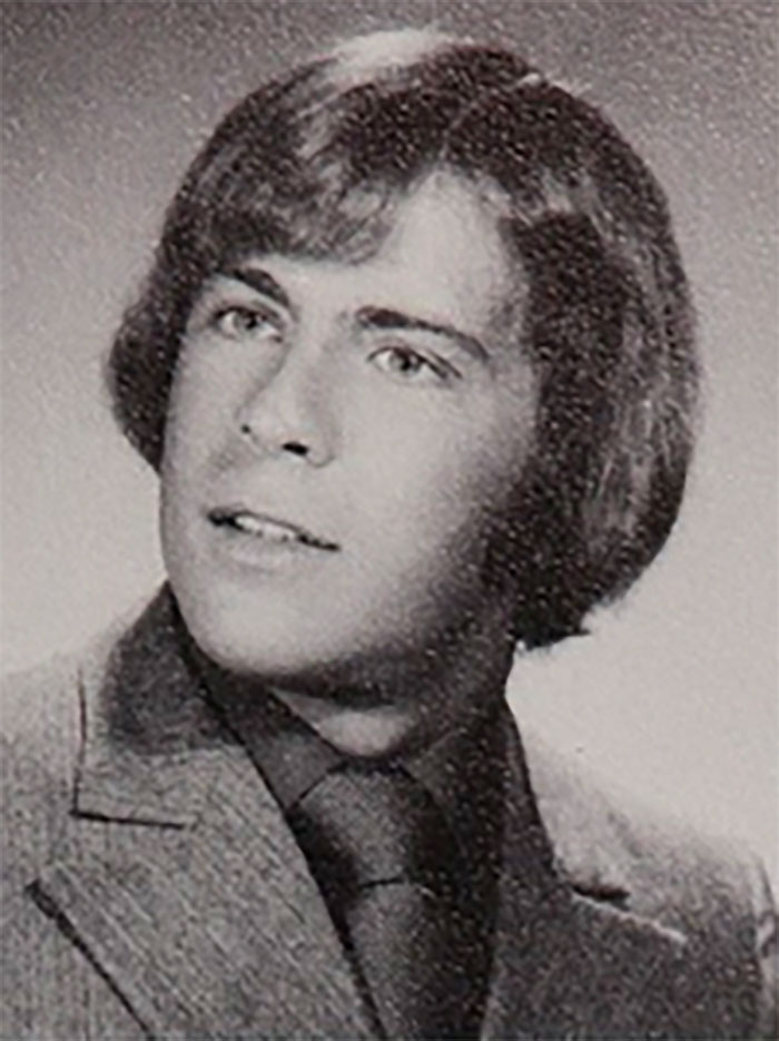 Picture of Bruce Willis in yearbook