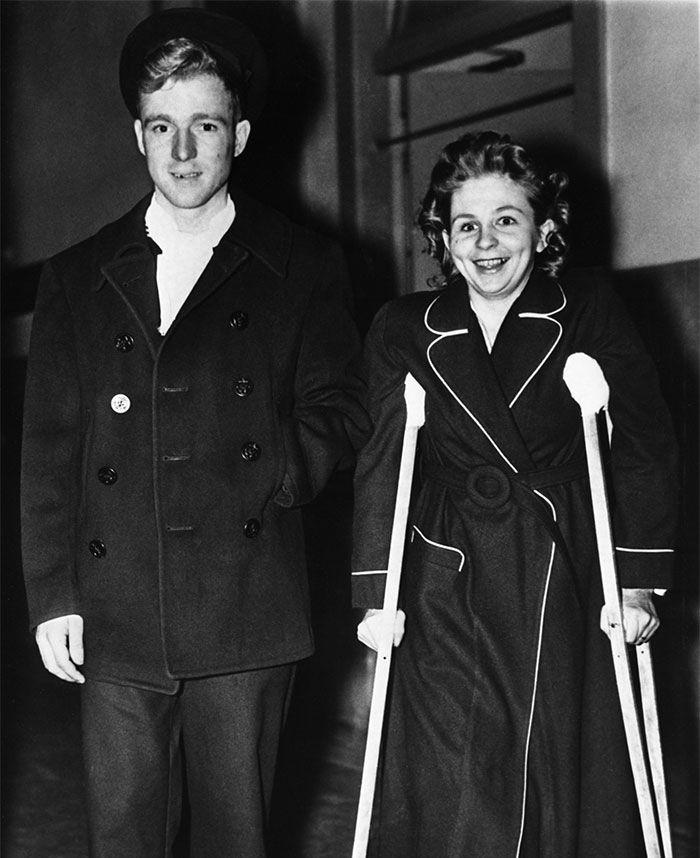 La mujer de la foto es Betty Lou Oliver. Sobrevivió a una caída de 75 pisos en un elevador del Empire State Building de Nueva York en 1945