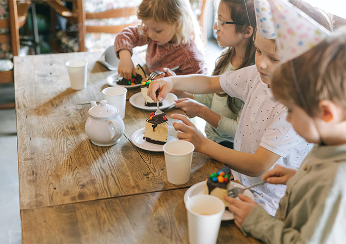 "Lack Of Inclusivity": Mom Is Confused After She Gets Spammed With Angry Emails For "Excluding" Kids From Her Daughter's Birthday "Lack Of Inclusivity": Mom Is Confused After She Gets Spammed With Angry Emails For "Excluding" Kids From Her Daughter's Birthday