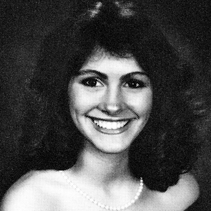 Picture of Julia Roberts in yearbook