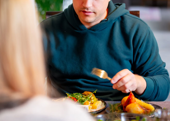 Guy Doesn't Allow Sister's BF To Ruin His Italian Dish With Asian Hot Sauce, Drama Ensues Guy Doesn't Allow Sister's BF To Ruin His Italian Dish With Asian Hot Sauce, Drama Ensues