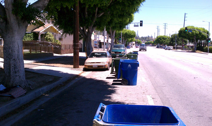 People Are Applauding This Homeowner For Executing The Perfect Plan Against Local HOA After Getting Fined $200 For Ridiculous 'Violations' People Are Applauding This Homeowner For Executing The Perfect Plan Against Local HOA After Getting Fined $200 For Ridiculous 'Violations'