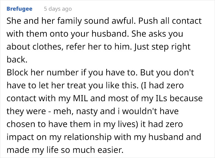 Maman demande conseil à Internet après que son MIL ait commencé à surveiller les vêtements qu'elle a donnés à ses petits-enfants