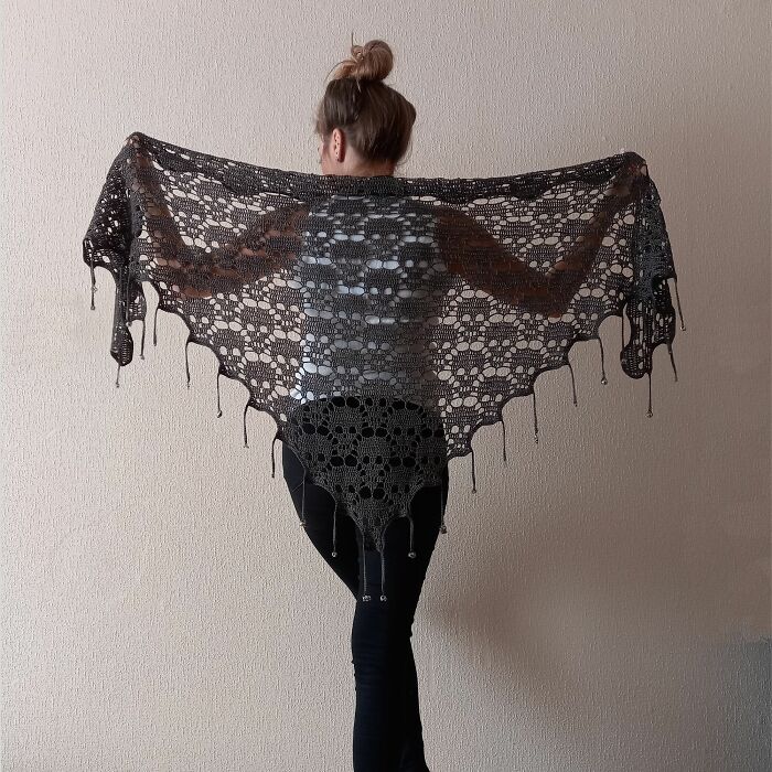 Shawl With Skulls