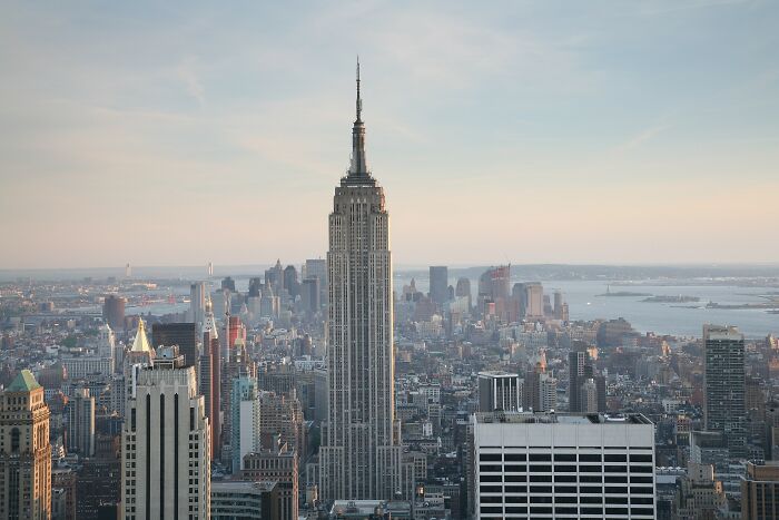 Picture of Empire state building and a view of New York 