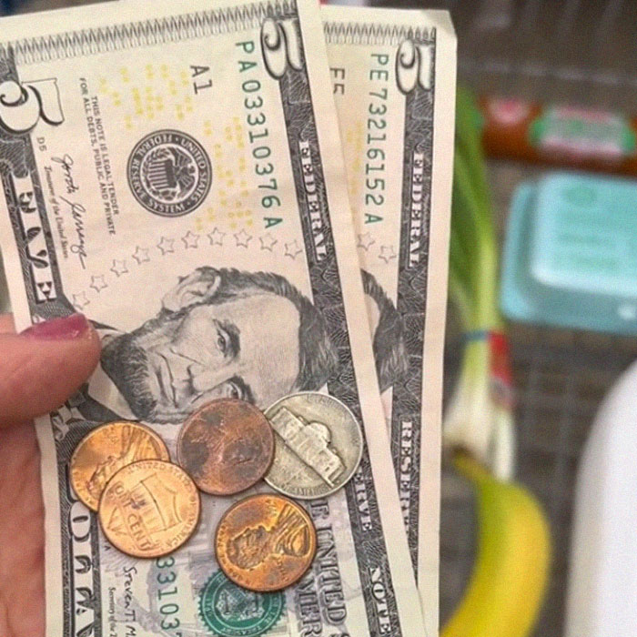 Woman Puts Inflation Into Perspective By Buying The Same Grocery List In 2020, 2022, And 2023 Woman Puts Inflation Into Perspective By Buying The Same Grocery List In 2020, 2022, And 2023