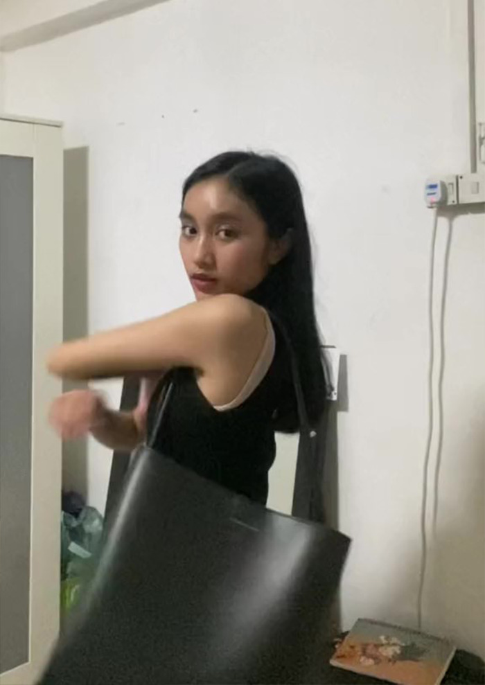 17 Y.O. Who Gets Mocked For Calling Her $80 Bag “Luxury” Is Invited To The Headquarters Of The Brand After Clapping Back At Haters 17 Y.O. Who Gets Mocked For Calling Her $80 Bag “Luxury” Is Invited To The Headquarters Of The Brand After Clapping Back At Haters