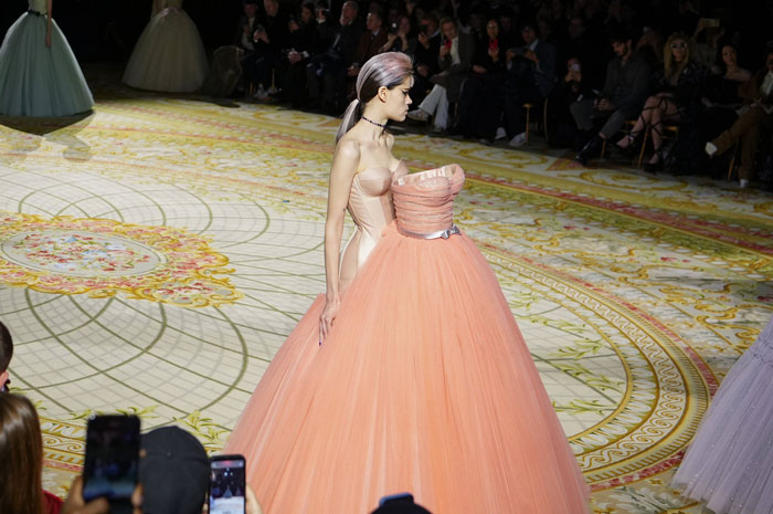 These Dresses At Paris Haute Couture Week Look Like A Glitch In The Matrix And People Don’t Know How To React These Dresses At Paris Haute Couture Week Look Like A Glitch In The Matrix And People Don’t Know How To React
