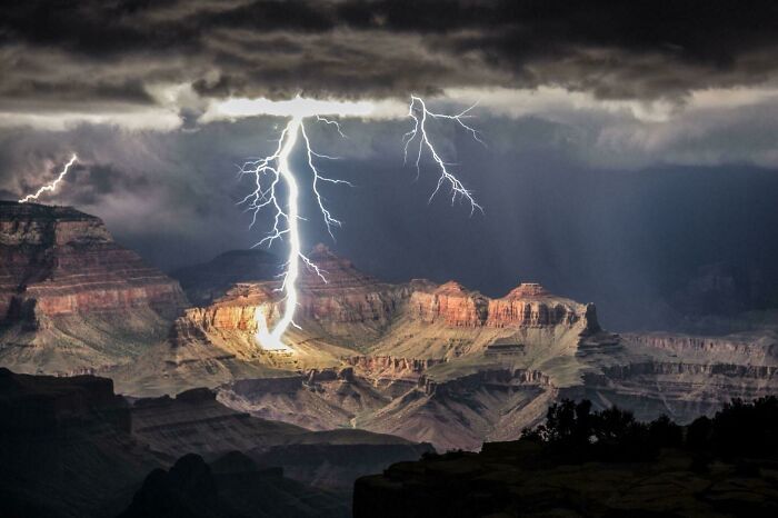 Así es como se ve el Gran Cañón cuando sólo lo iluminan los relámpagos