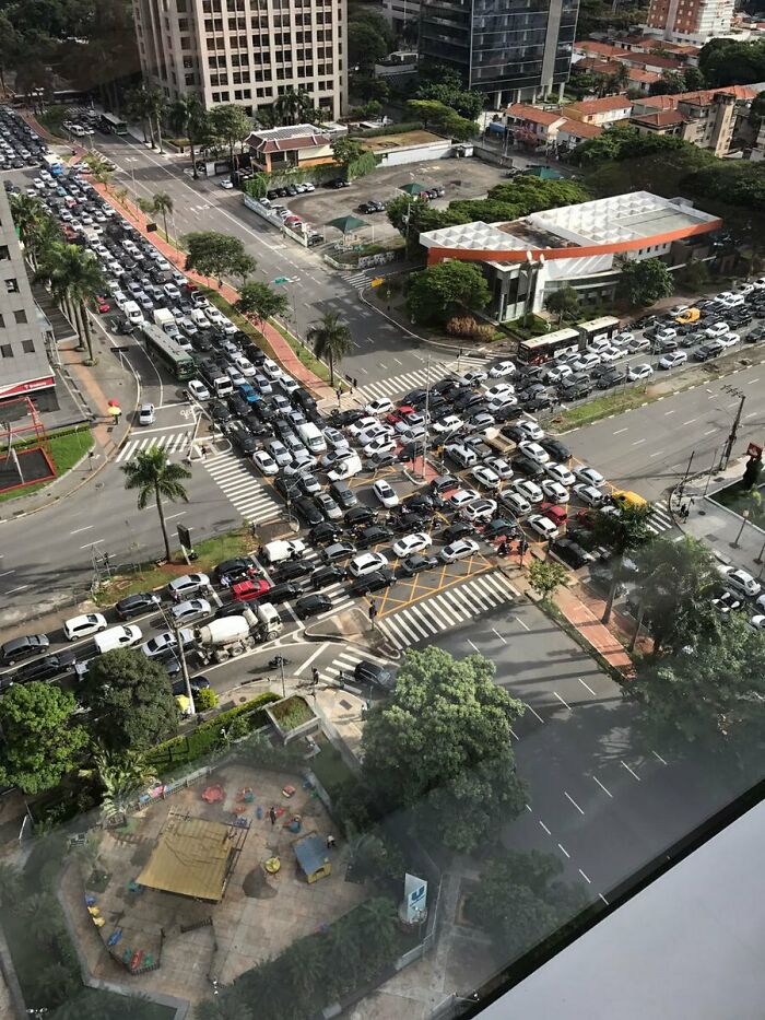 Lo que ocurre cuando se rompe un semáforo en São Paulo, Brasil