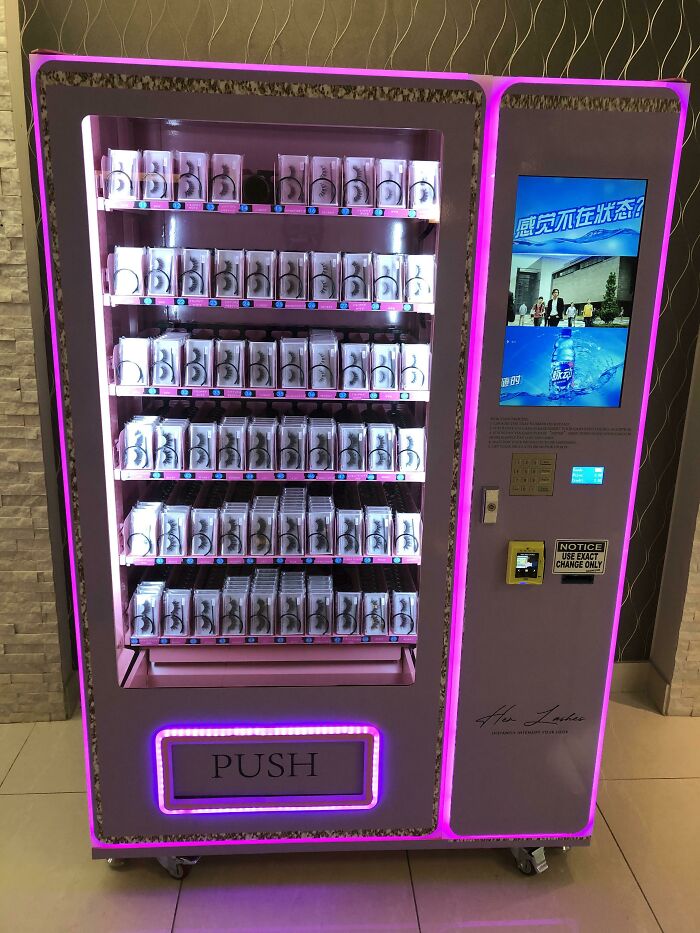 Vending Machine That Sells Eyelashes
