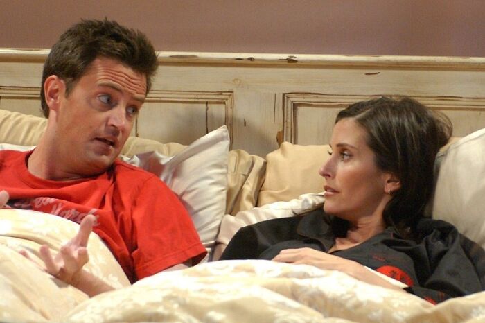 Monica And Chandler in the bed 