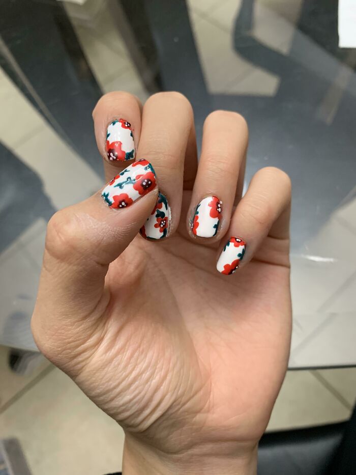 Flowery Nail Art For Valentine’s Day