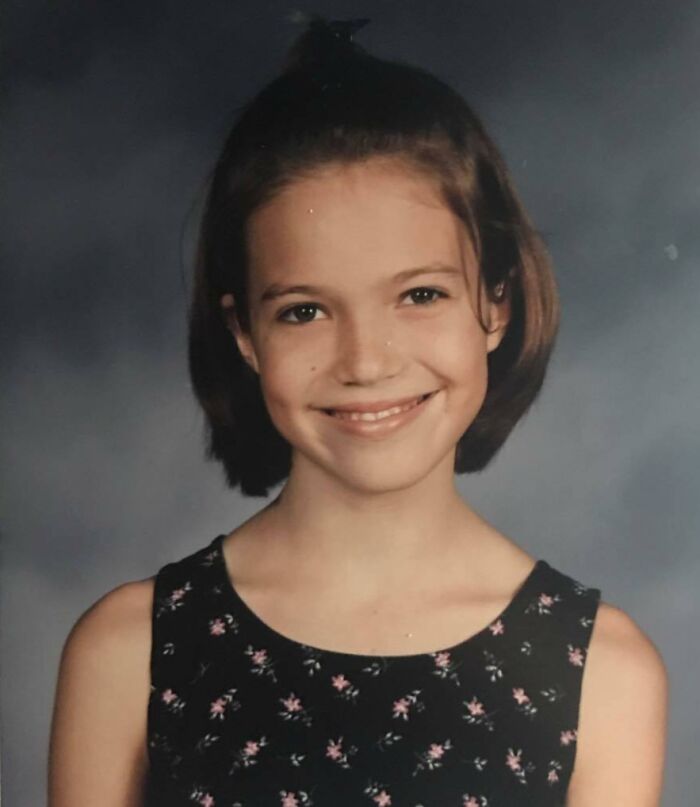Picture of Mandy Moore in yearbook