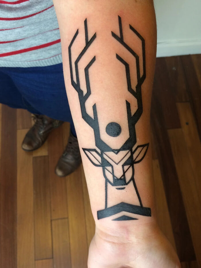 minimalistic tattoo of a buck