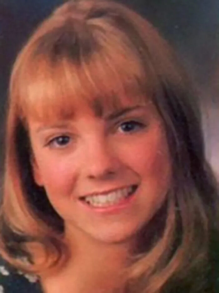 Picture of Anna Faris in yearbook