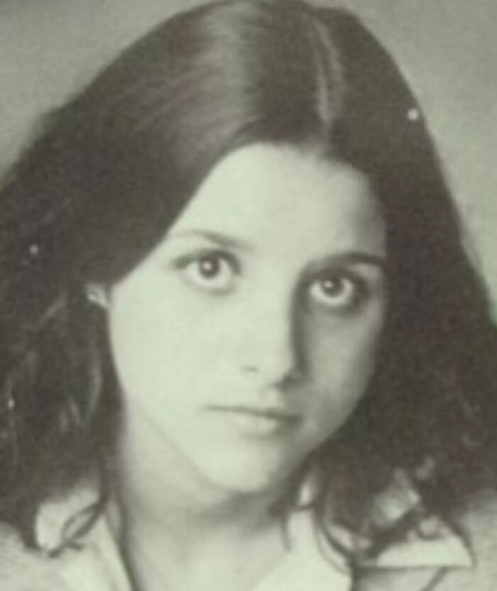 Picture of Julia Louis-Dreyfus in yearbook