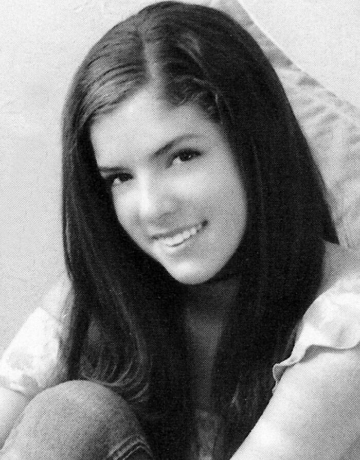Picture of Anna Kendrick in yearbook