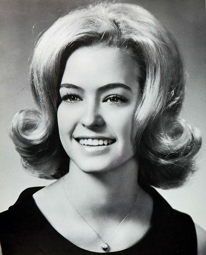 Picture of Farrah Fawcett in yearbook