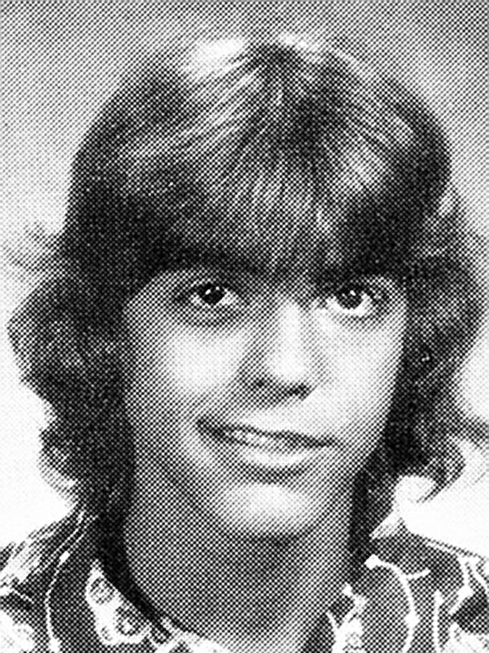 Picture of George Clooney in yearbook
