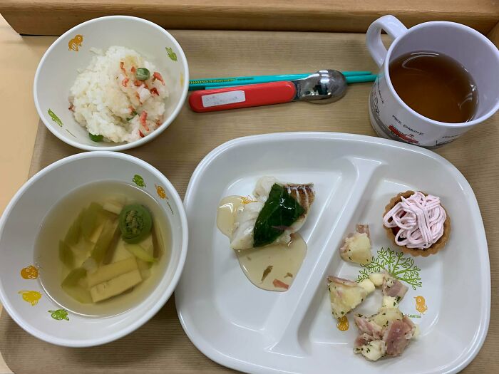 Almuerzo escolar en un jardín de infancia de Japón (Bentos extra)