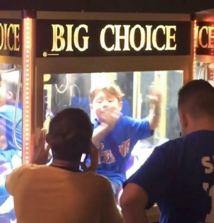 Kid Gets Trapped Inside A Claw Machine
