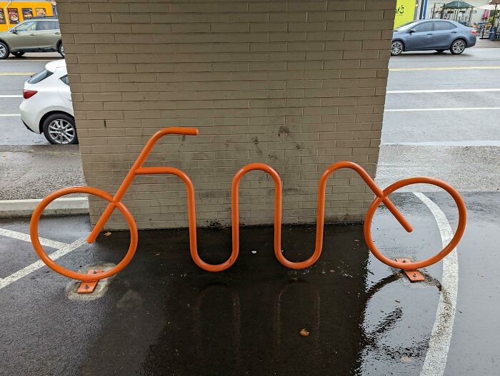  Este aparca-bicicletas con forma de bici 