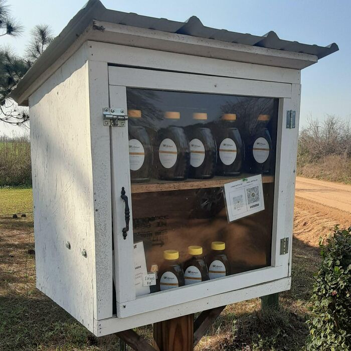 Compro miel en puestos de apicultores en carreteras. Este estaba de camino a Georgia 
