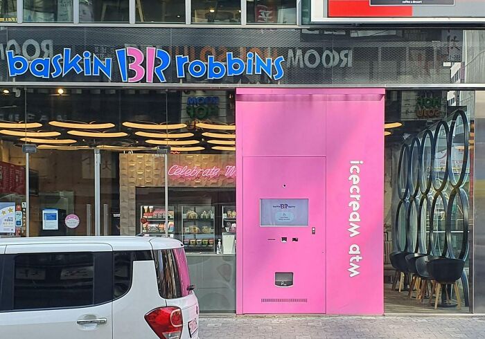 This Baskin Robbins In Gangnam (Southern Seoul) Has An Ice Cream ATM