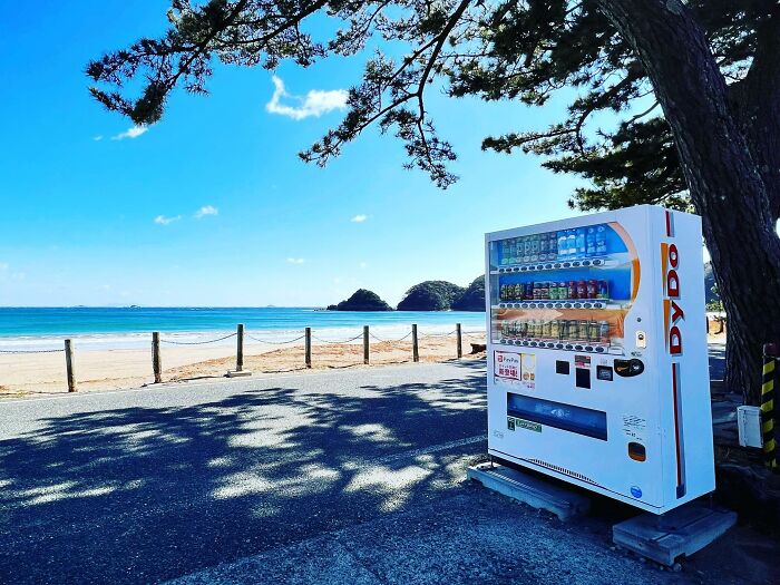 Nothing Says Japan Like The Fact That Even A Beautiful Deserted Beach Will Always Have A Trusty Vending Machine Nearby