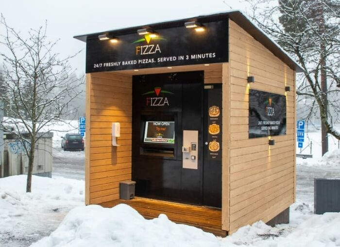 24/7 Pizza Vending Machine In Finland
