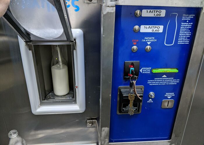 Un dispensador de leche en Grecia 