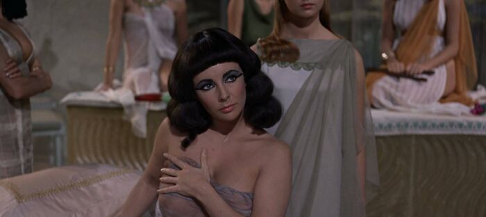 Elizabeth Taylor in Cleopatra movie covering her body 